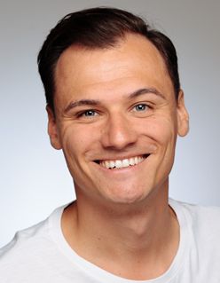 „Am Ende ist es der Körper allein, der uns durch Zeit und Raum trägt und in dem wir jede Sekunde unseres Lebens verbringen dürfen. Deswegen möchte ich ihn auch so behandeln und ist Bewegung ein wichtiger Teil in meinem Leben.“