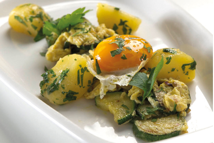 Zuchini-Gröstl mit Petersil-Erdäpfeln Zuchini-Gröstl mit Petersil-Erdäpfeln