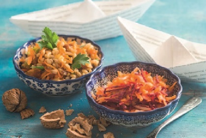 Gersten-Salat mit Nüssen und Marillen Gersten-Salat mit Nüssen und Marillen
