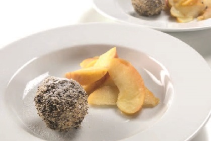 Mohn-Knödel mit Apfelkompott Mohn-Knödel mit Apfelkompott